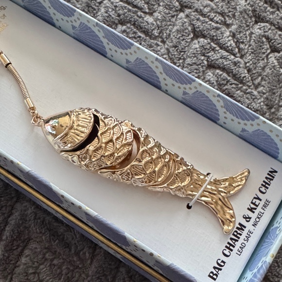 Piper Gold Fish Keychain Accessory - Picture 2 of 4